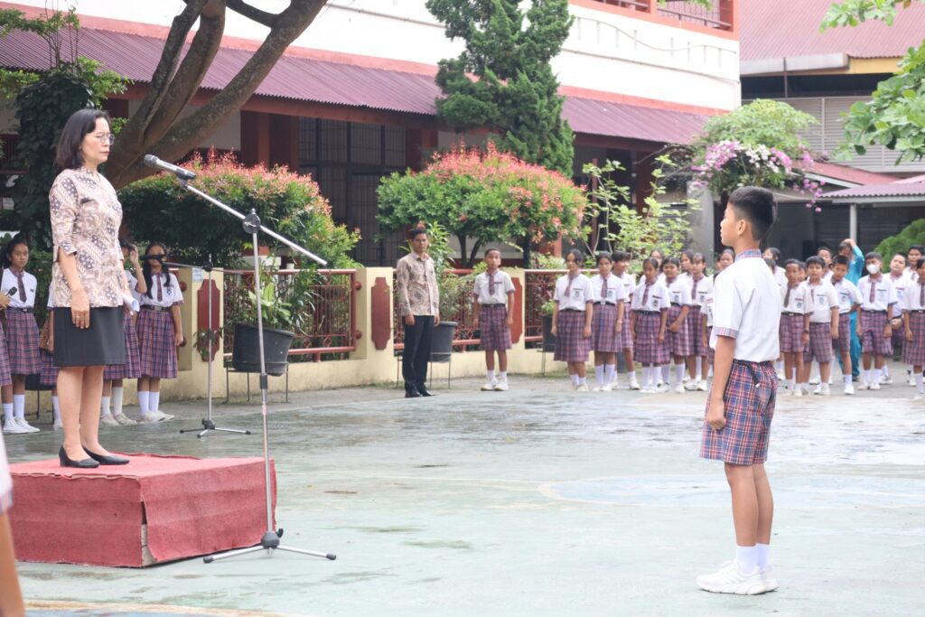 Upacara Bendera Peringati Hari Pendidikan Nasional 2025 Upacara Bendera Peringati Hari Pendidikan Nasional 2025